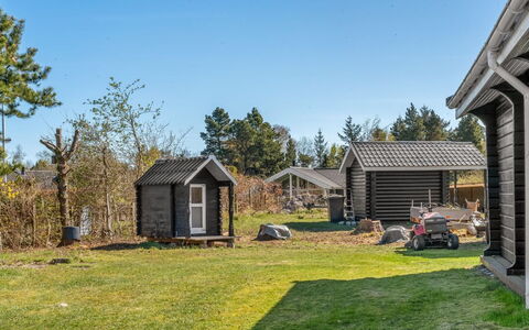 Hakon - 1Km from the Sea: Chalet, Arrière-Cour, Cour, Batiments Jardin, Cabanon, Siding, Mobilier De Jardin, Cabane En Rondins, Structure En Plein Air, Cabane