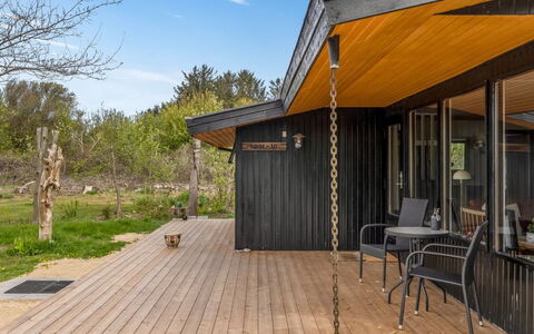 Wenche - 840M from the Sea: Meubles, Design Intérieur, Bois, Plafond, Sol, Sol, Parquet, Table Cuisine Et Salle A Manger, Table, Luminaire