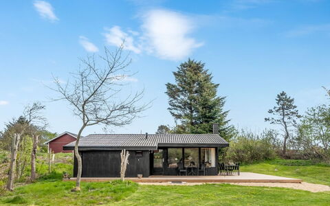 Wenche - 840M from the Sea: Meubles, Design Intérieur, Bois, Plafond, Sol, Sol, Parquet, Table Cuisine Et Salle A Manger, Table, Luminaire