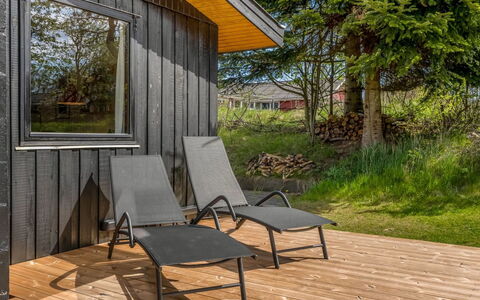 Wenche - 840M from the Sea: Meubles, Design Intérieur, Bois, Plafond, Sol, Sol, Parquet, Table Cuisine Et Salle A Manger, Table, Luminaire