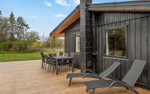 Wenche - 840M from the Sea: Meubles, Design Intérieur, Bois, Plafond, Sol, Sol, Parquet, Table Cuisine Et Salle A Manger, Table, Luminaire