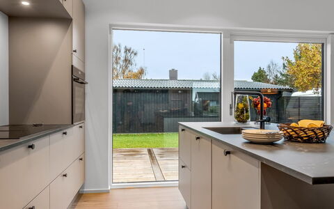 Barnet - 180M to the Fjord: Cuisine, Comptoir, Sol, Design Intérieur, Appareil De Cuisine, Sol, Cabinetry, Domicile, Meubles, Plafond