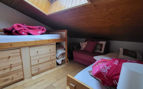 Balcons de Venosc: Meubles, Bois, Design Intérieur, Chambre, Sol, Sol, Lit, Plafond, Pièce, Grenier