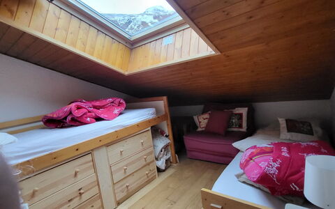 Balcons de Venosc: Bois, Meubles, Sol, Grenier, Chambre, Plafond, Pièce, Lit, Tache De Bois, Dur