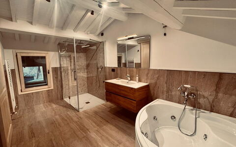 Casa Castelli: Sol, Sol, Bois, Luminaire Plomberie, Design Intérieur, Plafond, Baignoire, Salle De Bains, Plomberie, Éclairage