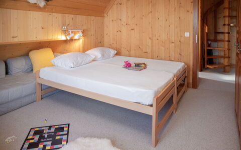 Chalet les Portes: Design Intérieur, Bois, Meubles, Sol, Sol, Plafond, Pièce, Chambre, Lit, Tache De Bois