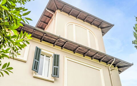 Villa Pinarello: Design Intérieur, Bois, Sol, Plafond, Sol, Pièce, Meubles, Éclairage, Tache De Bois, Dur