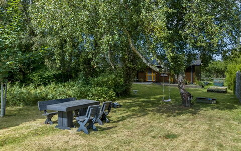 Naema - 500M from the Sea: Bois, Meubles, Appartement, Pièce, Plafond, Tache De Bois, Chaise, Dur, Vernis, Lumber