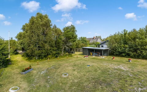 Naema - 500M from the Sea: Bois, Meubles, Appartement, Pièce, Plafond, Tache De Bois, Chaise, Dur, Vernis, Lumber