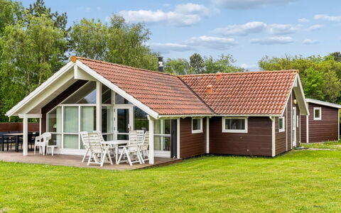 Terne - 90M from the Sea: Domicile, Chalet, Biens, Pelouse, Ferme, Cour, Siding, Porche, Aménagement Paysager, Batiments Jardin