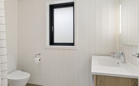 Antonina - 775M from the Sea: Mur, Bois, Luminaire Plomberie, Design Intérieur, Sol, Sol, Salle De Bains, Évier, Plafond, Pièce