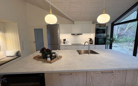 Antonina - 775M from the Sea: Comptoir, Sol, Cuisine, Design Intérieur, Bois, Appareil De Cuisine, Meubles, Cabinetry, Sol, Évier