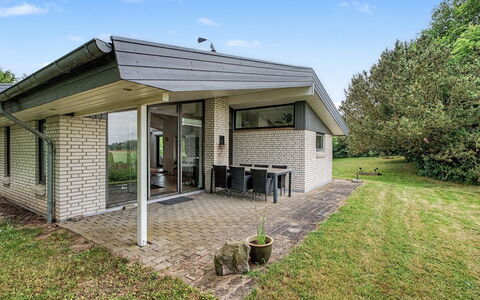 Sigbrit - 100M from the Sea: Toit, Maison, Domicile, Chalet, Siding, Biens, Allée, Batiments Jardin, Cour, Cabanon