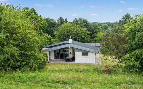 Sigbrit - 100M from the Sea: Toit, Maison, Domicile, Chalet, Siding, Biens, Allée, Batiments Jardin, Cour, Cabanon