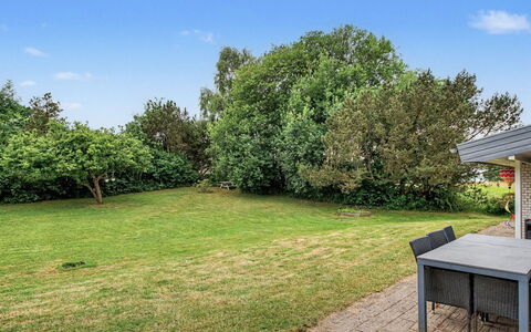 Sigbrit - 100M from the Sea: Toit, Maison, Domicile, Chalet, Siding, Biens, Allée, Batiments Jardin, Cour, Cabanon