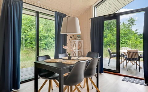 Jelisaveta - 45Km from the Sea: Meubles, Bois, Design Intérieur, Chaise, Table Cuisine Et Salle A Manger, Table, Sol, Salle À Manger, Tache De Bois, Plafond