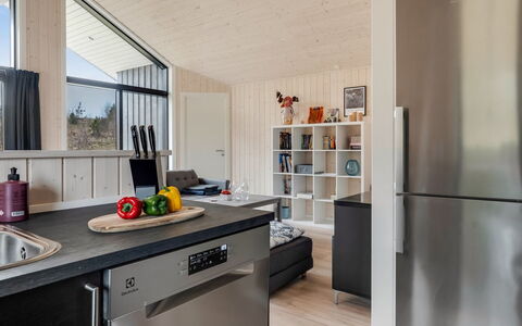 Jelisaveta - 45Km from the Sea: Cuisine, Design Intérieur, Meubles, Appareil De Cuisine, Sol, Bois, Principaux Appliance, Plafond, Comptoir, Sol