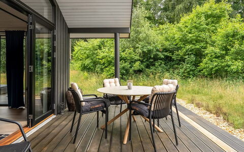 Jelisaveta - 45Km from the Sea: Bois, Meubles, Chaise, Mobilier De Jardin, Table Cuisine Et Salle A Manger, Plate-Forme, Tableau De Plein Air, Dur, Porche, Tache De Bois