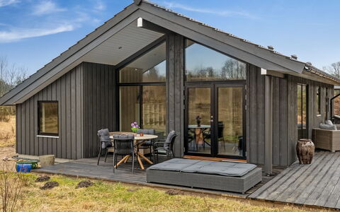 Jelisaveta: Zone Résidentielle, Arbuste, Maison, Domicile, Jardin, Biens, Ombre, Aménagement Paysager, Pelouse