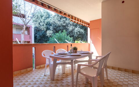 Ostrica: Porche, Balcon, Domicile, Balustre, Balustrade, Clôture, Villa, Mobilier De Jardin, Tache De Bois, Eco Hôtel