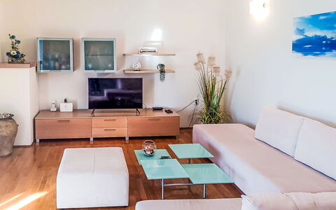 Elvira: Meubles, Canapé, Design Intérieur, Salon, Table, Sol, Appartement, Sol, Pièce, Éclairage