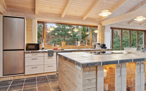 Jorid - from the Sea: Cuisine, Comptoir, Meubles, Appareil De Cuisine, Sol, Design Intérieur, Cabinetry, Bois, Principaux Appliance, Plafond