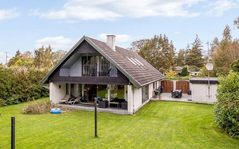 Gia - 500M from the Sea: Toit, Maison, Domicile, Chalet, Porte, Siding, Plate-Forme, Porche, Planche, Dur