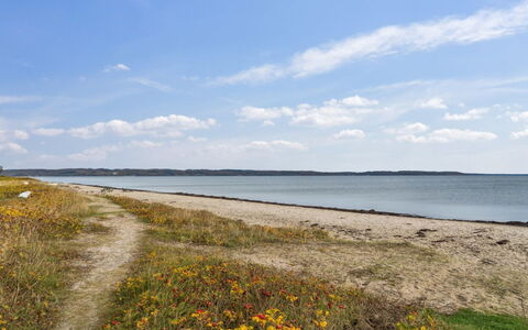 Elle - 175M from the Sea: Ciel, Bleu, L'Eau, Plan D'Eau, Ressources En Eau, Environnement Naturel, Côte, Horizon, Cotiers Et Relief Océaniques, Plage