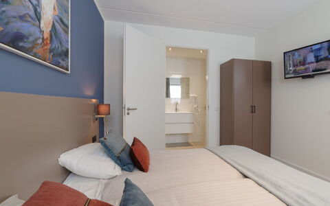 Ganuenta: Design Intérieur, Sol, Sol, Meubles, Pièce, Plafond, Chambre, Lit, Drap De Lit, Cadre