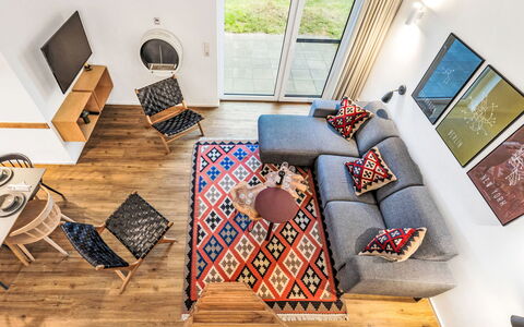 Freier Feldblick mit Hottub: Meubles, Design Intérieur, Sol, Canapé, Sol, Mur, Salon, Bois, Parquet, Chaise