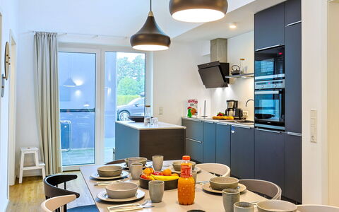 Abenteuerland: Design Intérieur, Meubles, Cuisine, Sol, Comptoir, Plafond, Luminaire, Appareil De Cuisine, Pièce, Éclairage