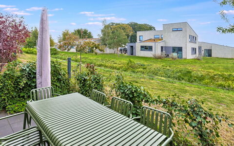 Familiennest: Ciel, Bleu, Vert, Herbe, Arbuste, Domicile, Lot Terre, Couverture De Sol, Biens