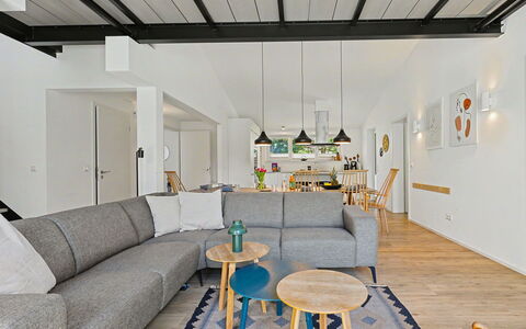 Seeufer Lodge: Design Intérieur, Sol, Meubles, Bois, Sol, Canapé, Plafond, Salon, Domicile, Table