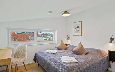 Seeufer Lodge: Lit, Meubles, Chambre, Design Intérieur, Sol, Sol, Plafond, Literie, Drap De Lit, Pièce