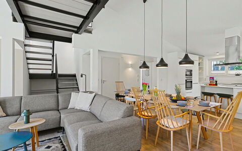 Seeufer Lodge: Meubles, Design Intérieur, Sol, Mur, Bois, Canapé, Plafond, Sol, Salon, Luminaire