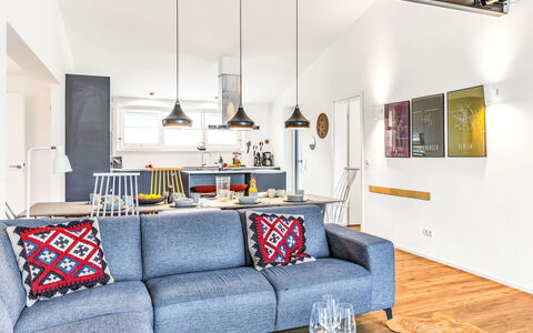 Horizont Lodge: Meubles, Design Intérieur, Sol, Canapé, Sol, Bois, Plafond, Pièce, Salon, Table
