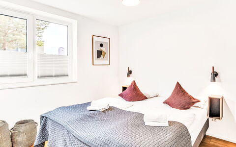 Horizont Lodge: Meubles, Lit, Design Intérieur, Chambre, Mur, Sol, Sol, Bois, Literie, Drap De Lit