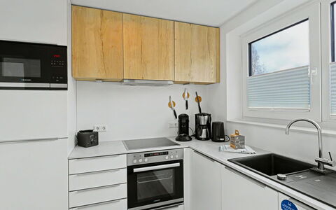 Strandnah 131 (Seenähe): Cuisine, Appareil De Cuisine, Comptoir, Cabinetry, Principaux Appliance, Bois, Sol, Design Intérieur, Électroménager, Evier