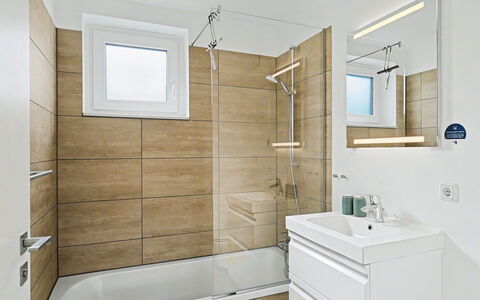 Küstenzauber (282): Sol, Sol, Salle De Bains, Luminaire Plomberie, Design Intérieur, Plomberie, Toilette, Robinet, Armoire De Toilette, Évier