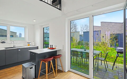 Küstenflair: Design Intérieur, Cuisine, Sol, Domicile, Meubles, Sol, Comptoir, Appartement, Pièce, Plafond
