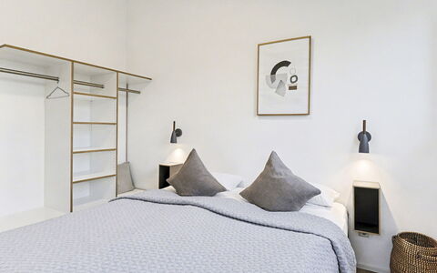 Sonnenwiese: Meubles, Design Intérieur, Lit, Chambre, Mur, Sol, Sol, Pièce, Plafond, Bois