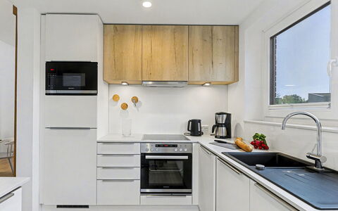 Sonnenwiese: Appareil De Cuisine, Cuisine, Comptoir, Principaux Appliance, Cabinetry, Électroménager, Design Intérieur, Meubles, Sol, Bois