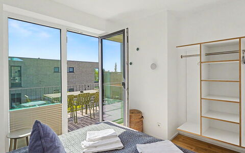 Penthouse Dümmerview: Sol, Sol, Appartement, Meubles, Chaise, Tache De Bois, Dur, Conception, Balcon, Parquet