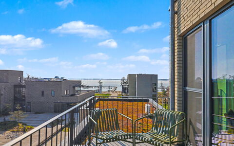Penthouse Imort (654): Jour, Appartement, Design Urbain, Composite, Usage Mixte, Balcon, Condominium, Balustrade, Clôture