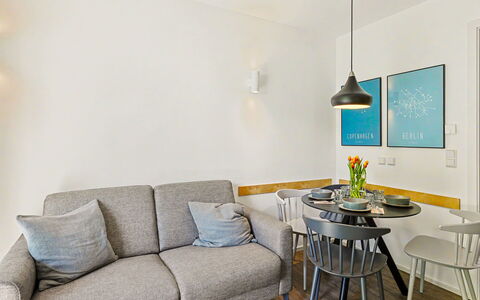 Seewind: Meubles, Design Intérieur, Mur, Sol, Canapé, Bois, Plafond, Sol, Pièce, Salon