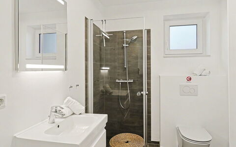 Seewind: Sol, Salle De Bains, Sol, Luminaire Plomberie, Design Intérieur, Mur, Plafond, Toilette, Évier, Lavabo