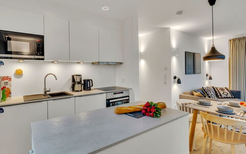 Seezauber: Cuisine, Design Intérieur, Meubles, Comptoir, Sol, Mur, Luminaire, Plafond, Appareil De Cuisine, Pièce