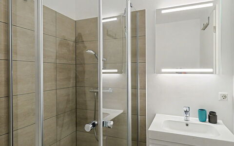Seezauber: Luminaire Plomberie, Salle De Bains, Sol, Design Intérieur, Sol, Plomberie, Évier, Toilette, Plafond, Miroir