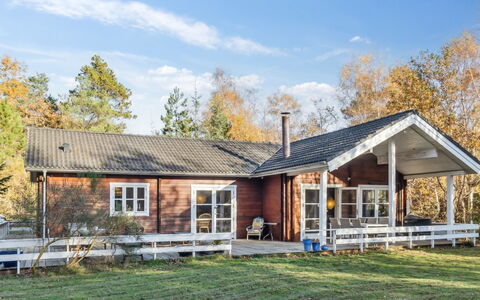 Fatiha - 800M from the Sea: Bois, Maison, Domicile, Toit, Chalet, Siding, Porche, Zone Rurale, Porte, Ferme