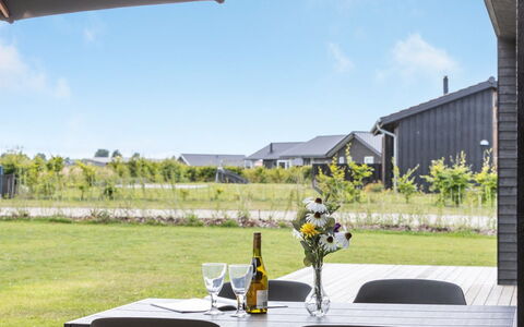 Emelina - 300M from the Sea: Toit, Domicile, Lot Terre, Couverture De Sol, Pelouse, Jardin, Biens, Aménagement Paysager, Ombre, Cour
